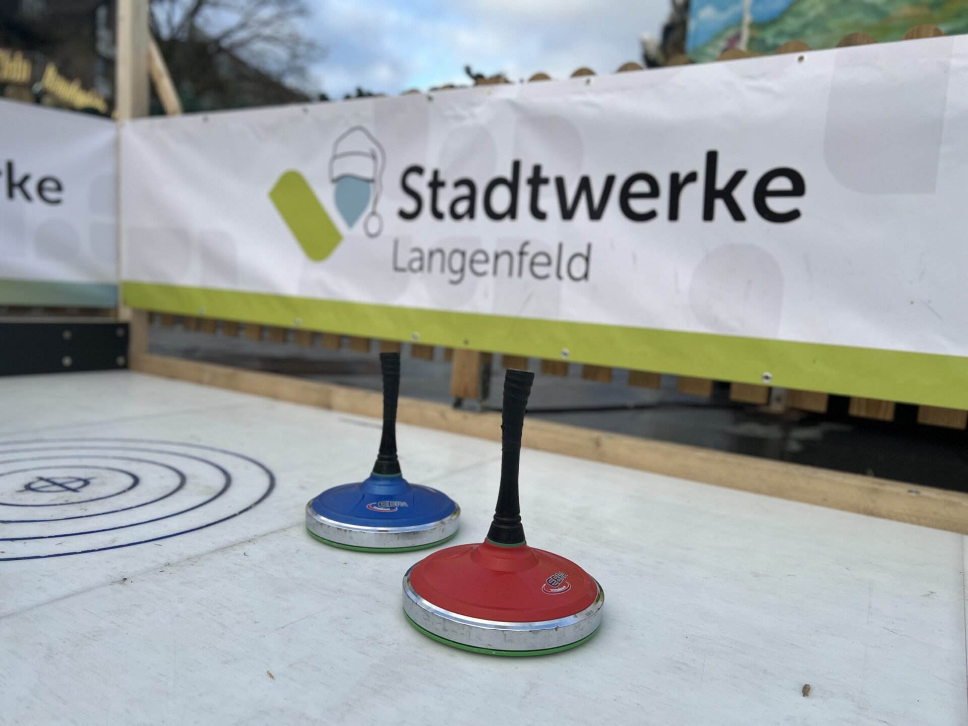 Nachhaltiges Eisstockschießen im Langenfelder Winterdorf – Bild 1