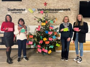 Pressefoto Wunschbaumaktion Scaled | Stadtwerke und Kinderschutzbund erfüllen Wünsche mit Wunschweihnachtsbaum