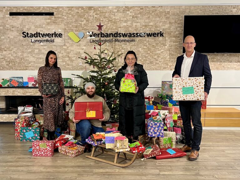 Pressefoto Erfolgreiche Wunschbaumaktion Scaled | Erfolgreiche Wunschbaumaktion