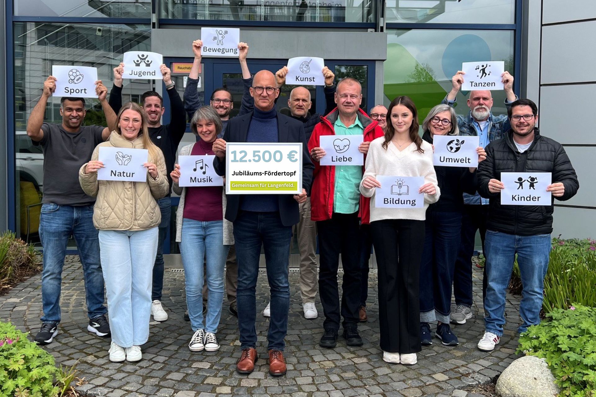 Pressefoto Jubilaeumsaktion Auf Der Langenfeld Crowd1 | 12.500 Euro für lokale Projekte: Jubiläumsaktion der Stadtwerke Langenfeld startet